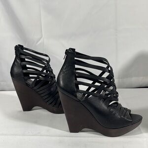 Nine West Black Leather Wedge Sandal Size 8